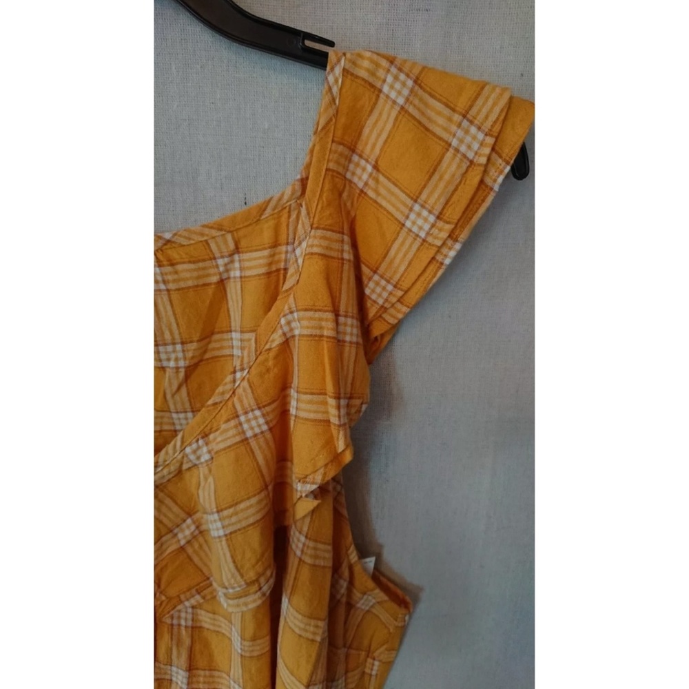 Women's Flowing Yellow Checkered Old Navy Blouse - Picture 3 of 5